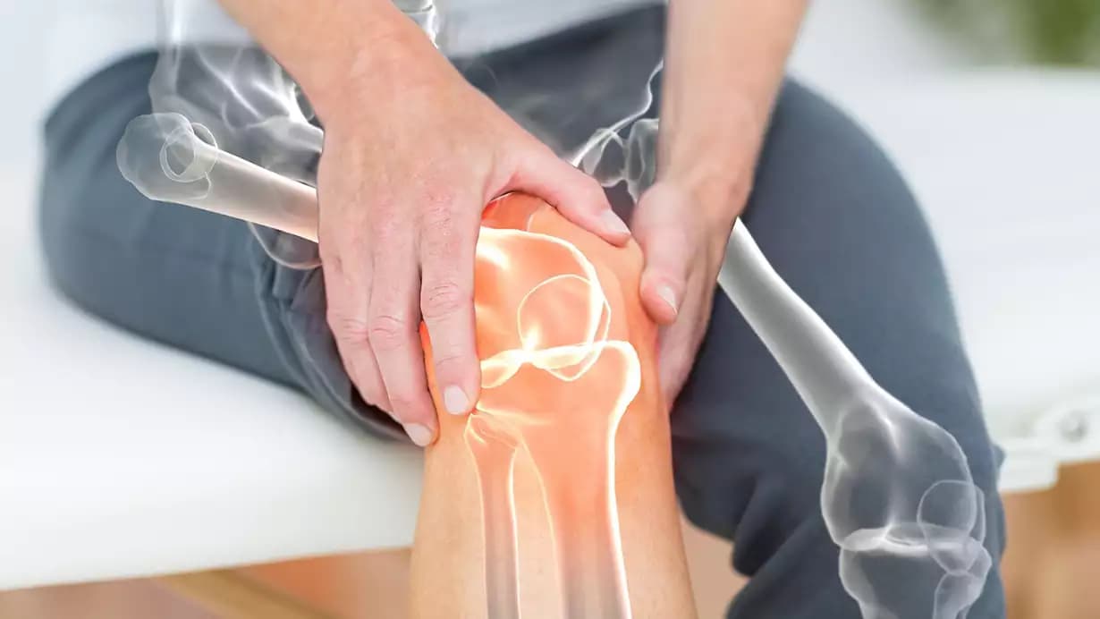 Knieschmerzen vorbeugen: So beeinflussen deine Gewohnheiten dein Knie