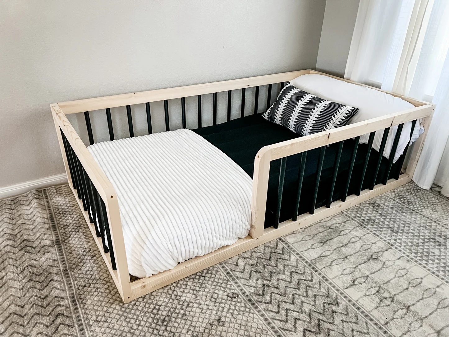 Das macht das TiCAA Bodenbett 90x200 so besonders