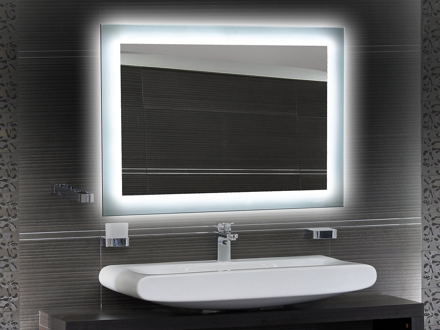 Entdecken Sie funktionale Badmöbel mit dem eleganten sonni led spiegelschrank
